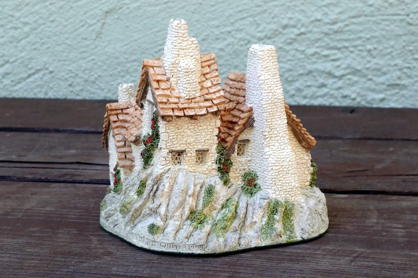 David Winters Cottages Green Dragon Pub 1983  hand painted UK Great Britain