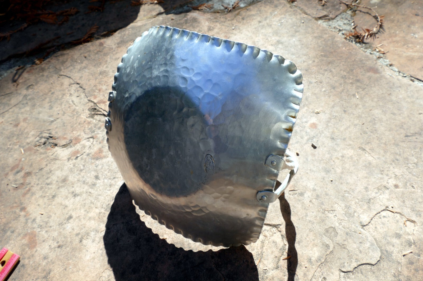Hand Forged EVERLAST Metal Aluminum Bowl w/Hammered Fruit Grapes 9" basket
