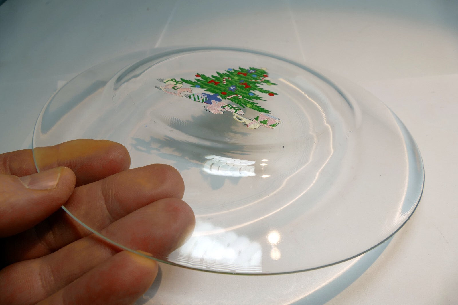 Arcoroc France Gifts & Toys Under Christmas Tree  7¾" Clear Glass Desert Plate